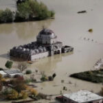 Наводнения в Албании привели к гибели одного человека и эвакуации сотен жителей