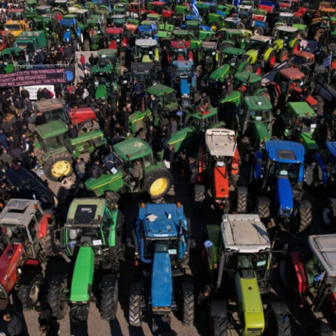 Переговоры греческого правительства с протестующими фермерами зашли в тупик