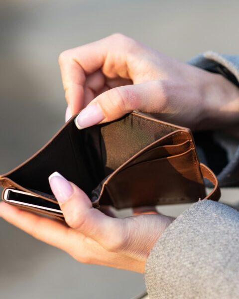 Сибирские регионы оказались не в состоянии вовремя платить бюджетникам