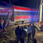 При столкновении поездов в Кордове, Испания, погибли 21 человек и более 100 пострадали