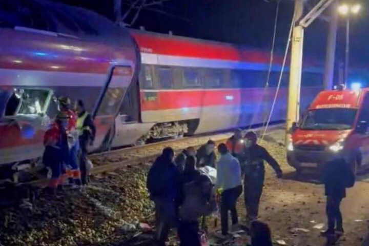 При столкновении поездов в Кордове, Испания, погибли 21 человек и более 100 пострадали