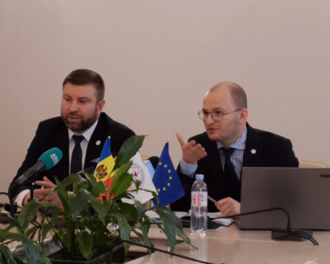 Раду Мустяцэ: продукты в торговых сетях безопасны, метронидазол найден только в одной партии кормов