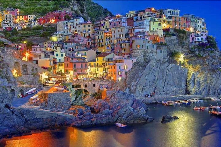 Самый живописный железнодорожный маршрут мира проходит через Чинкве-Терре в Италии