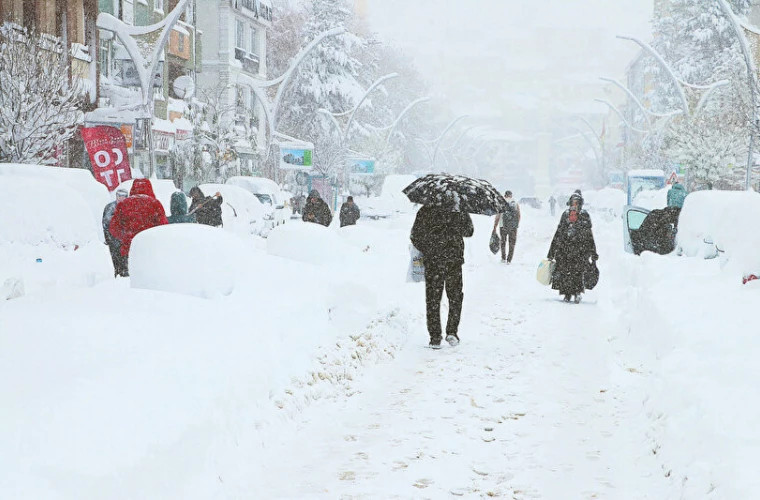 Сильный снегопад в Турции: в Стамбуле отменены занятия в образовательных учреждениях на 12 января