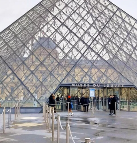 Сотрудники Лувра возобновили забастовку после рождественского перерыва из-за недостатка кадров