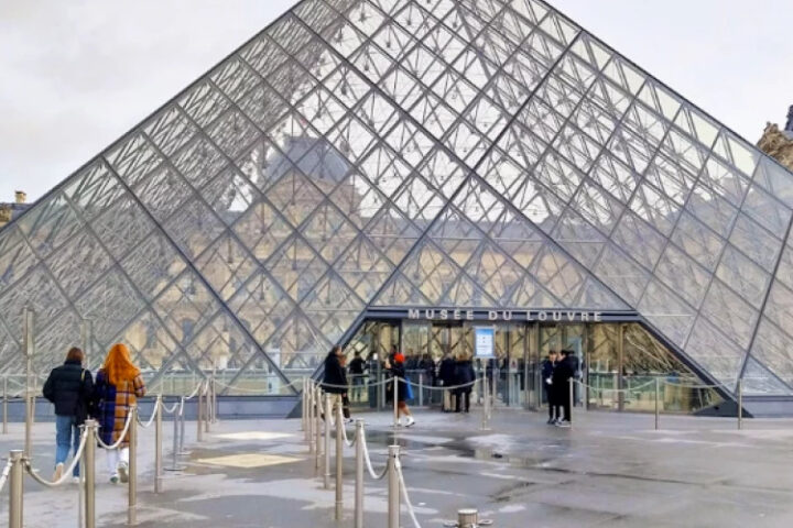 Сотрудники Лувра возобновили забастовку после рождественского перерыва из-за недостатка кадров