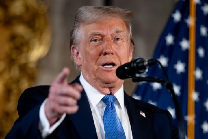 Трамп предупредил премьер-министра Гренландии о "больших проблемах" из-за желания остаться с Данией