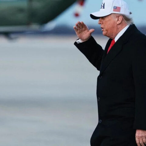 Трамп требует от Дании покинуть Гренландию и угрожает последствиями