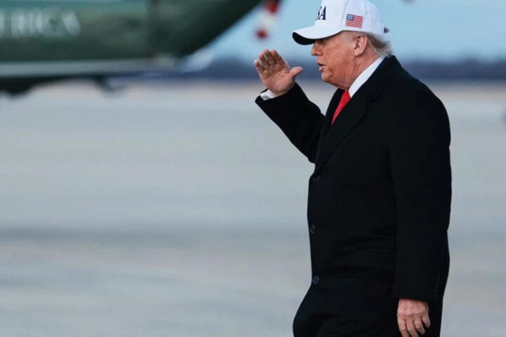 Трамп требует от Дании покинуть Гренландию и угрожает последствиями