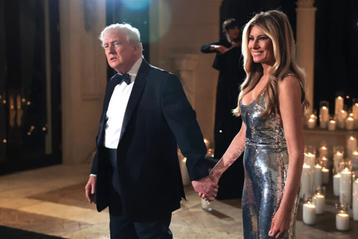 Трамп загадал "мир во всем мире" на новогоднем приеме в Мар-а-Лаго