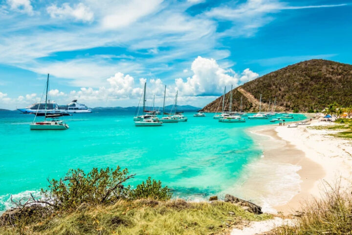 Тысячи туристов застряли на Карибах из-за приостановки авиасообщения после операции США в Венесуэле