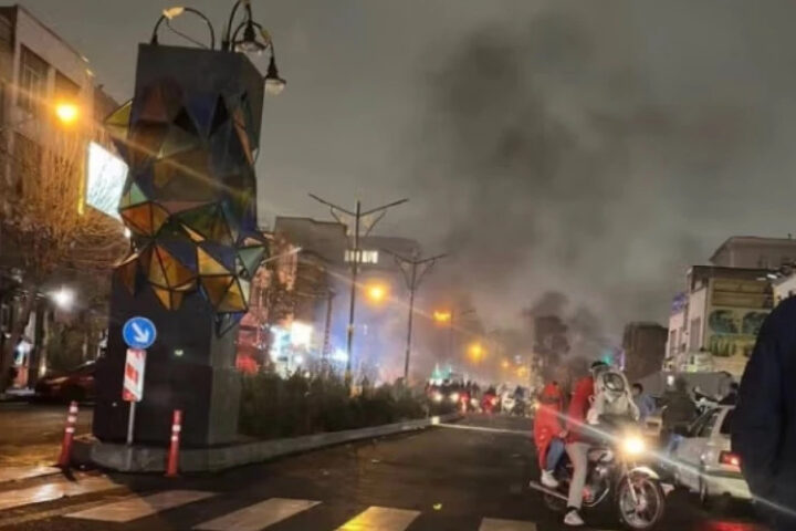 В Иране продолжаются протесты: полиция открыла огонь по демонстрантам, нарушен интернет