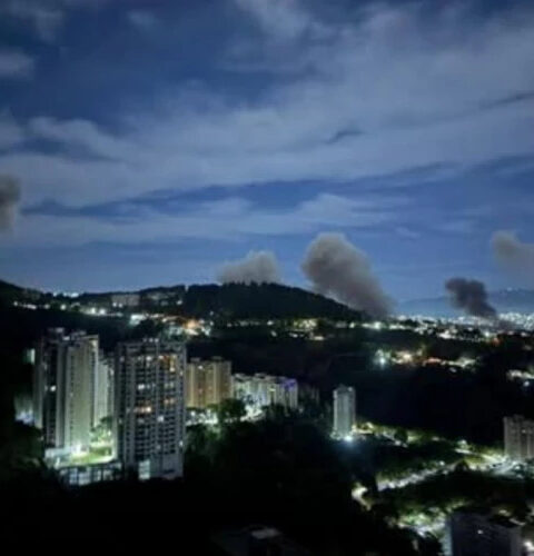 В Каракасе произошли взрывы, министра обороны Венесуэлы обвиняют в авиаударе