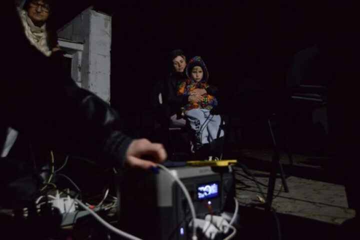 В Киеве почти 417 тысяч семей остались без света из-за атак на критическую инфраструктуру