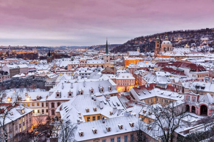 В Праге тысячи домов остались без отопления из-за повреждения теплопровода