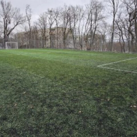 В Вадул-луй-Водэ открыли общественное футбольное поле на средства мэрий Кишинёва и Вадул-луй-Водэ