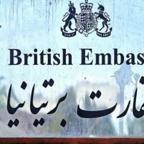 Великобритания временно закрыла посольство в Иране на фоне угрозы атаки США