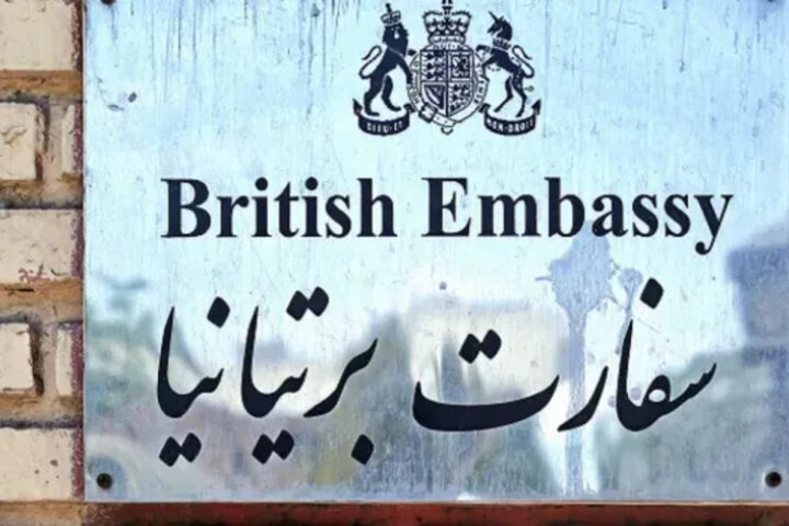 Великобритания временно закрыла посольство в Иране на фоне угрозы атаки США