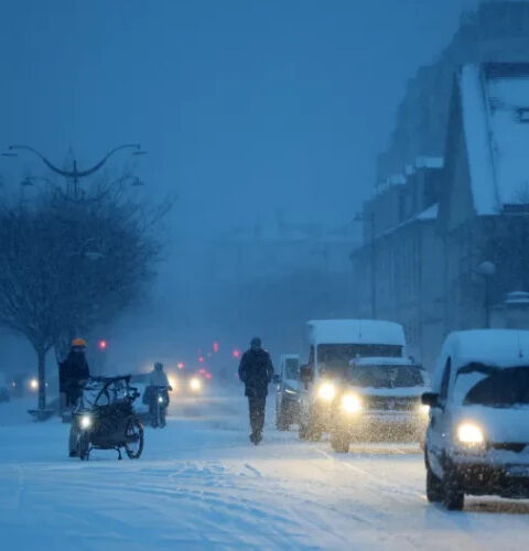 Во Франции метеорологи объявили «красный код» опасности из-за шторма «Горетти»