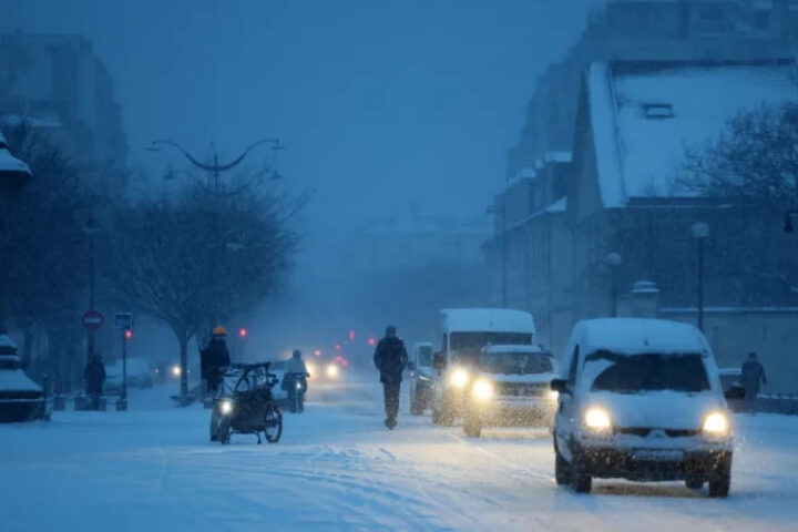 Во Франции метеорологи объявили «красный код» опасности из-за шторма «Горетти»