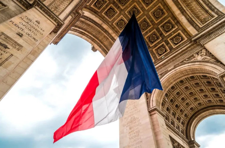 Во Франции отменили пожизненные привилегии для бывших премьер-министров и министров внутренних дел