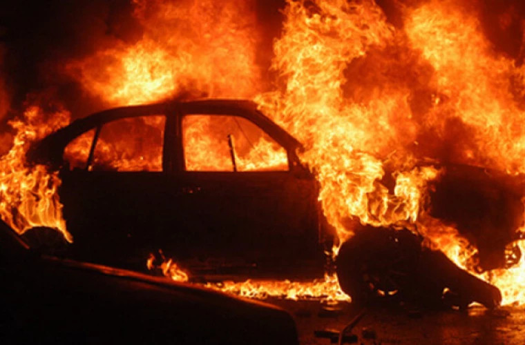 Во время новогодних празднований во Франции сожжены 813 автомобилей