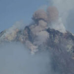 Вулкан Майон на Филиппинах активизировался: власти повысили уровень угрозы и расширили зону эвакуации