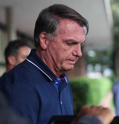 Жаир Болсонару вернулся в тюрьму после операции по удалению грыжи