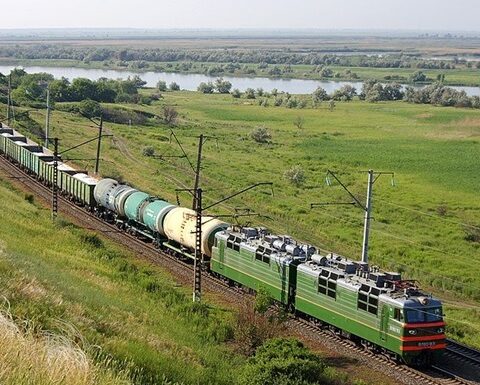 Рост тарифов и сбои отопления усиливают нагрузку на пригородные перевозки в России