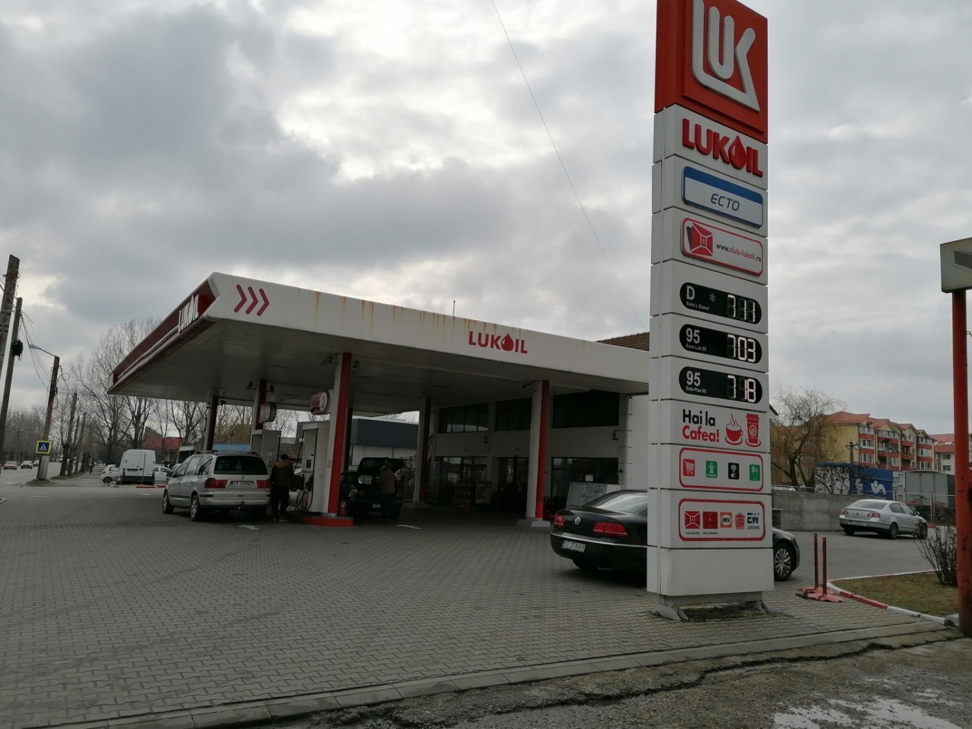 Агентство госуслуг разъясняет блокировку карт на АЗС "Lukoil" из-за проблем с данными