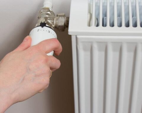 АНРЭ одобрило: теплая энергия дешевле для Кишинева, дорожает для Бельц