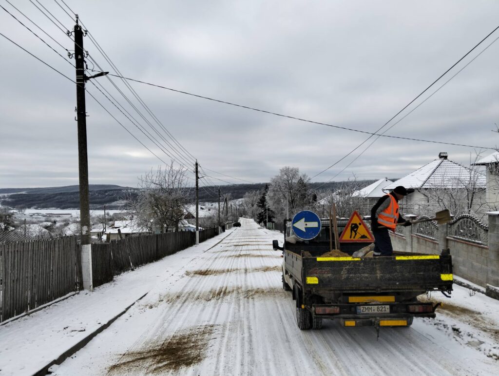 Движение по национальным дорогам Молдовы осуществляется в зимних условиях: идут масштабные работы для безопасности на дорогах