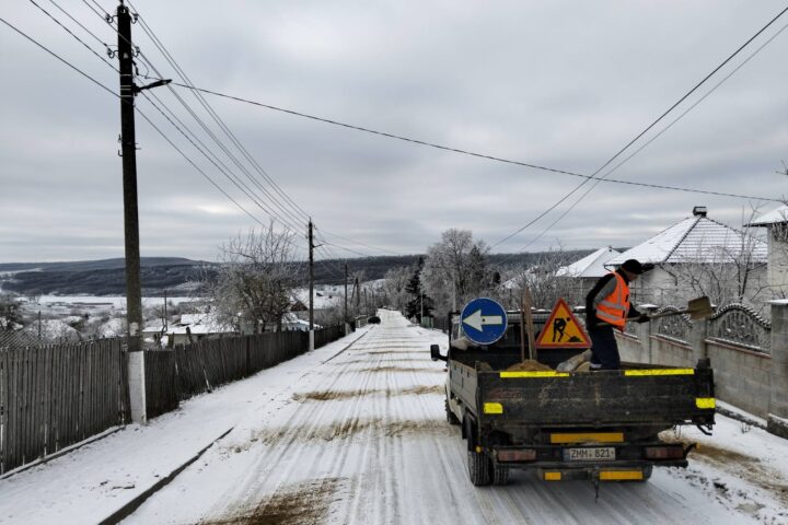 Движение по национальным дорогам Молдовы осуществляется в зимних условиях: идут масштабные работы для безопасности на дорогах