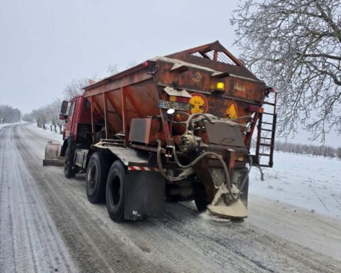 Гололедица создает риски на национальных дорогах Молдовы