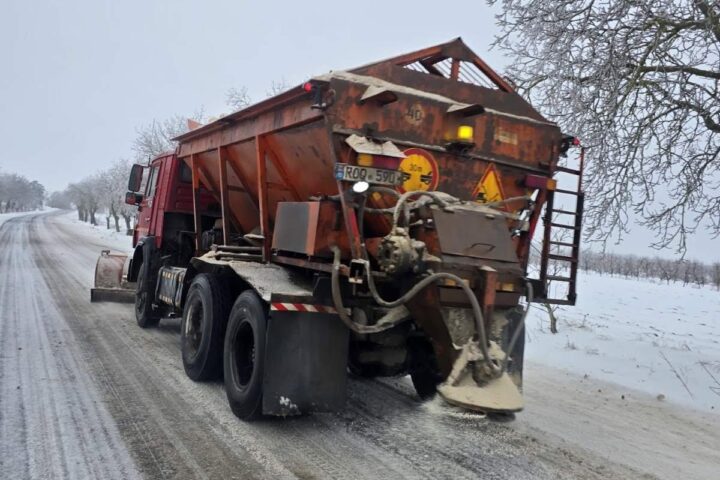 Гололедица создает риски на национальных дорогах Молдовы