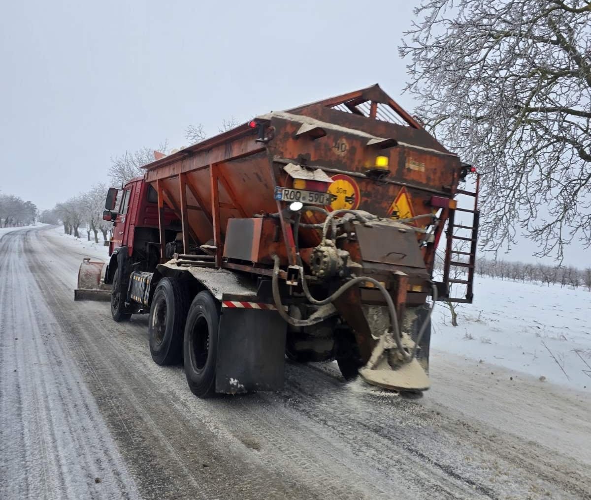 Гололедица создает риски на национальных дорогах Молдовы