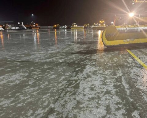 Кишинёвский аэропорт имени Еуджена Доги продолжал работу в сложных погодных условиях без перебоев