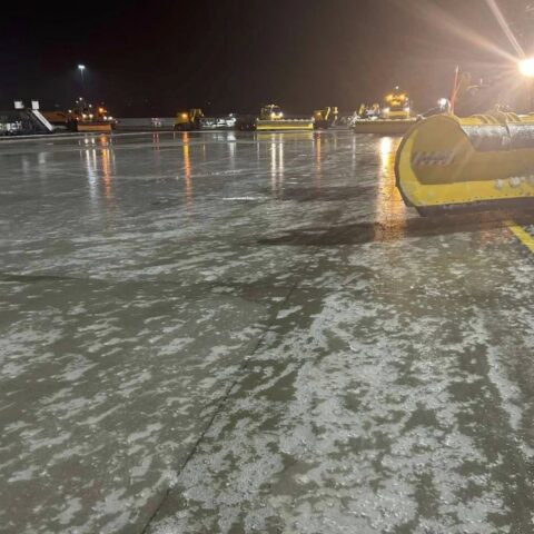 Кишинёвский аэропорт имени Еуджена Доги продолжал работу в сложных погодных условиях без перебоев