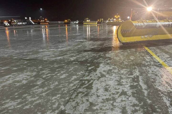 Кишинёвский аэропорт имени Еуджена Доги продолжал работу в сложных погодных условиях без перебоев