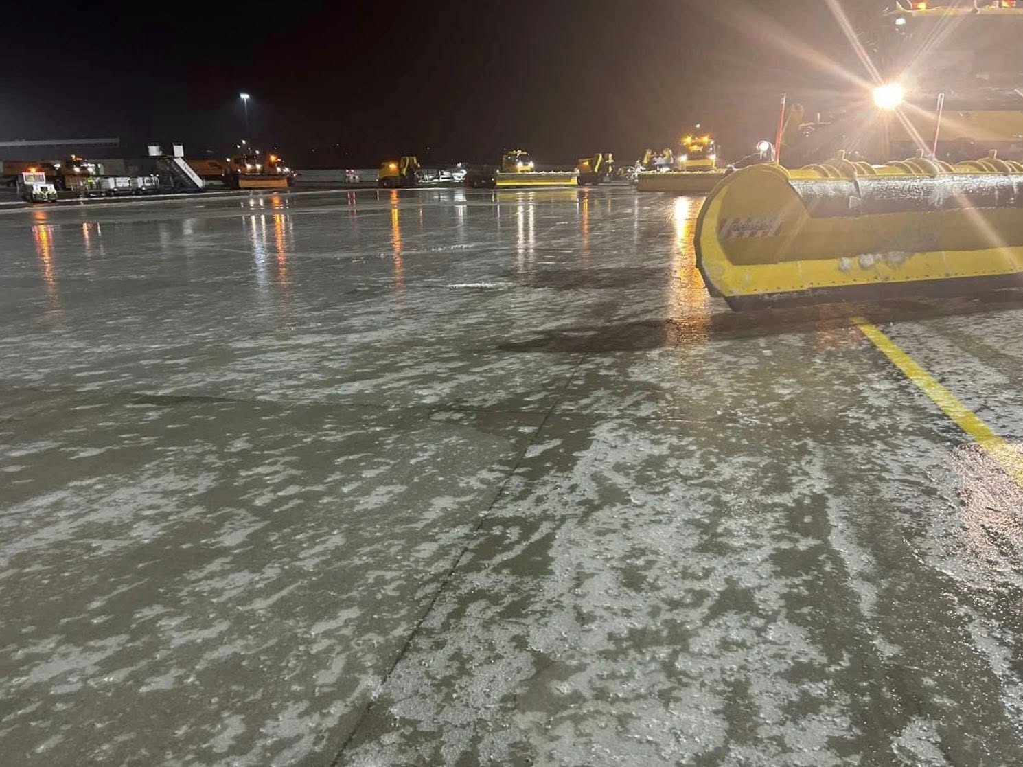 Кишинёвский аэропорт имени Еуджена Доги продолжал работу в сложных погодных условиях без перебоев