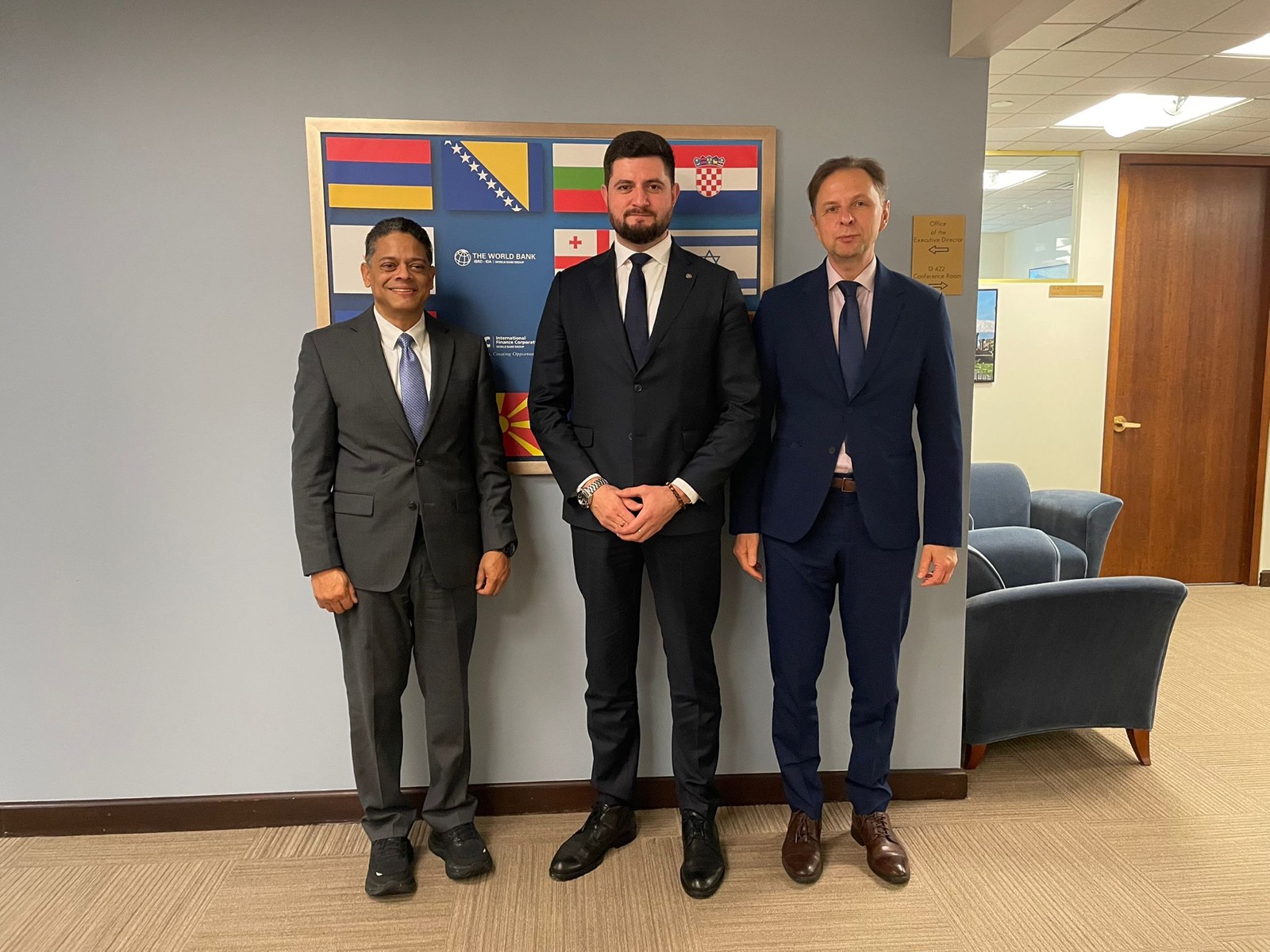 Министр энергетики обсудил в Вашингтоне сделку по активам "Lukoil" с Carlyle Group