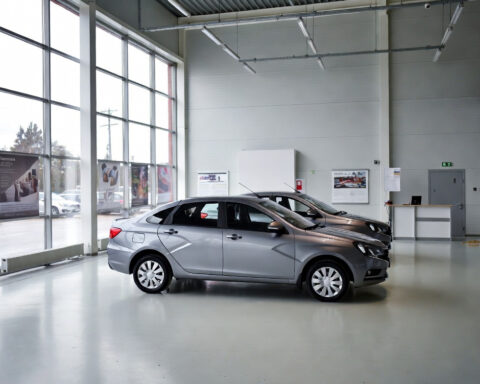 Обвал продаж в начале 2026 года усилил структурный кризис российского автопрома