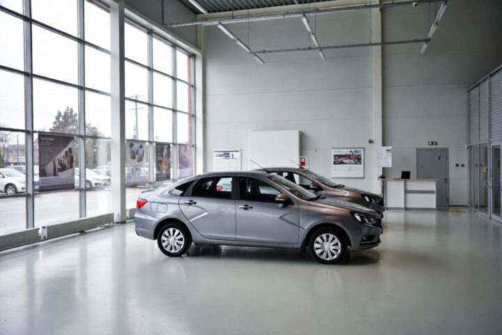 Обвал продаж в начале 2026 года усилил структурный кризис российского автопрома