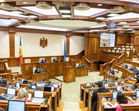 Парламент Молдовы пересмотрел законопроект об адвокатуре после протестов юристов