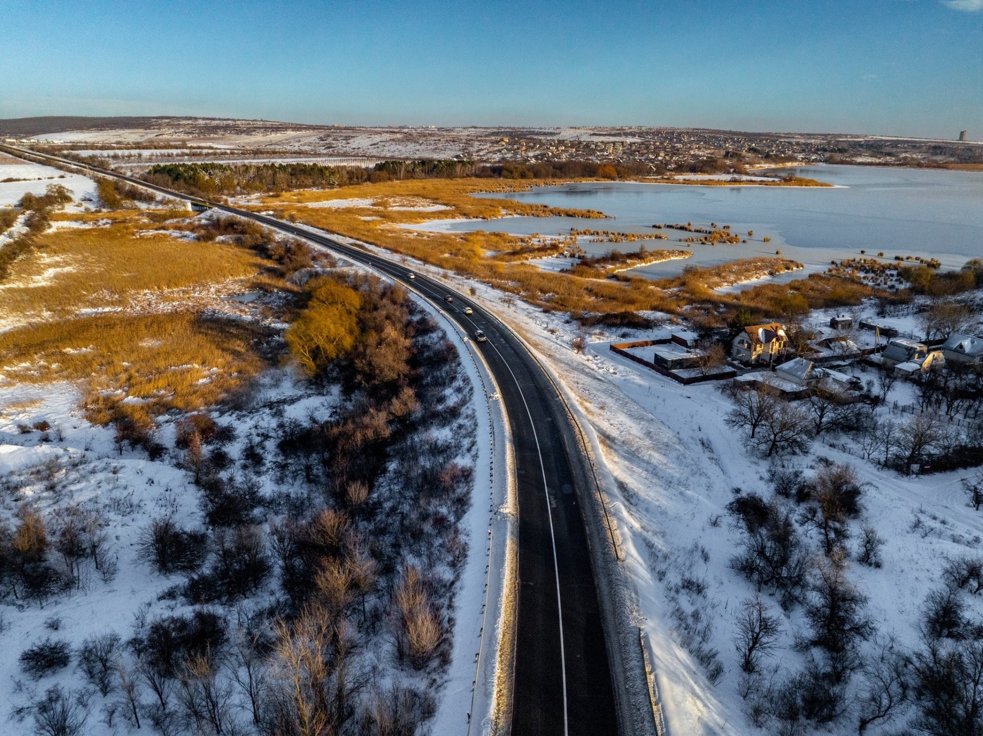 Премьер-министр Мунтяну проверил состояние дорог R33 и G100 в Хынчештском районе