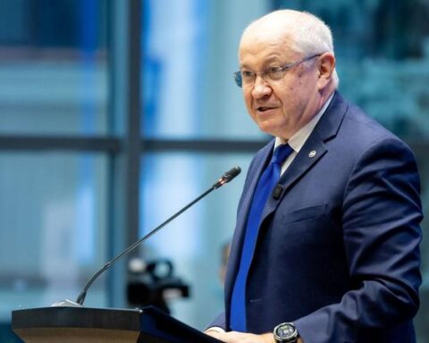 Премьер: пенсии вырастут с учетом инфляции, их индексируют в 2025 году