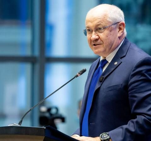 Премьер: пенсии вырастут с учетом инфляции, их индексируют в 2025 году