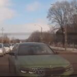 Шофер BMW, получивший права месяц назад, рискует их потерять за грубые нарушения ПДД