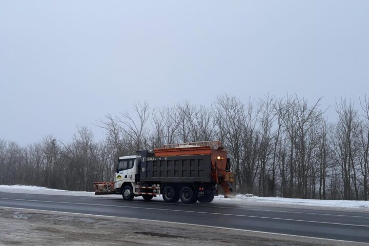 Затруднения на национальных дорогах Молдовы из-за гололёда: временные ограничения для тяжёлого транспорта