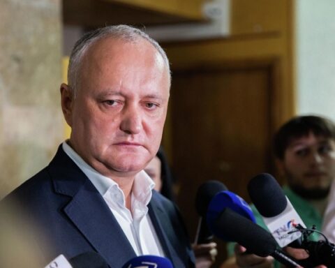 Додон призвал отвергнуть поправки, ограничивающие права парламентской оппозиции